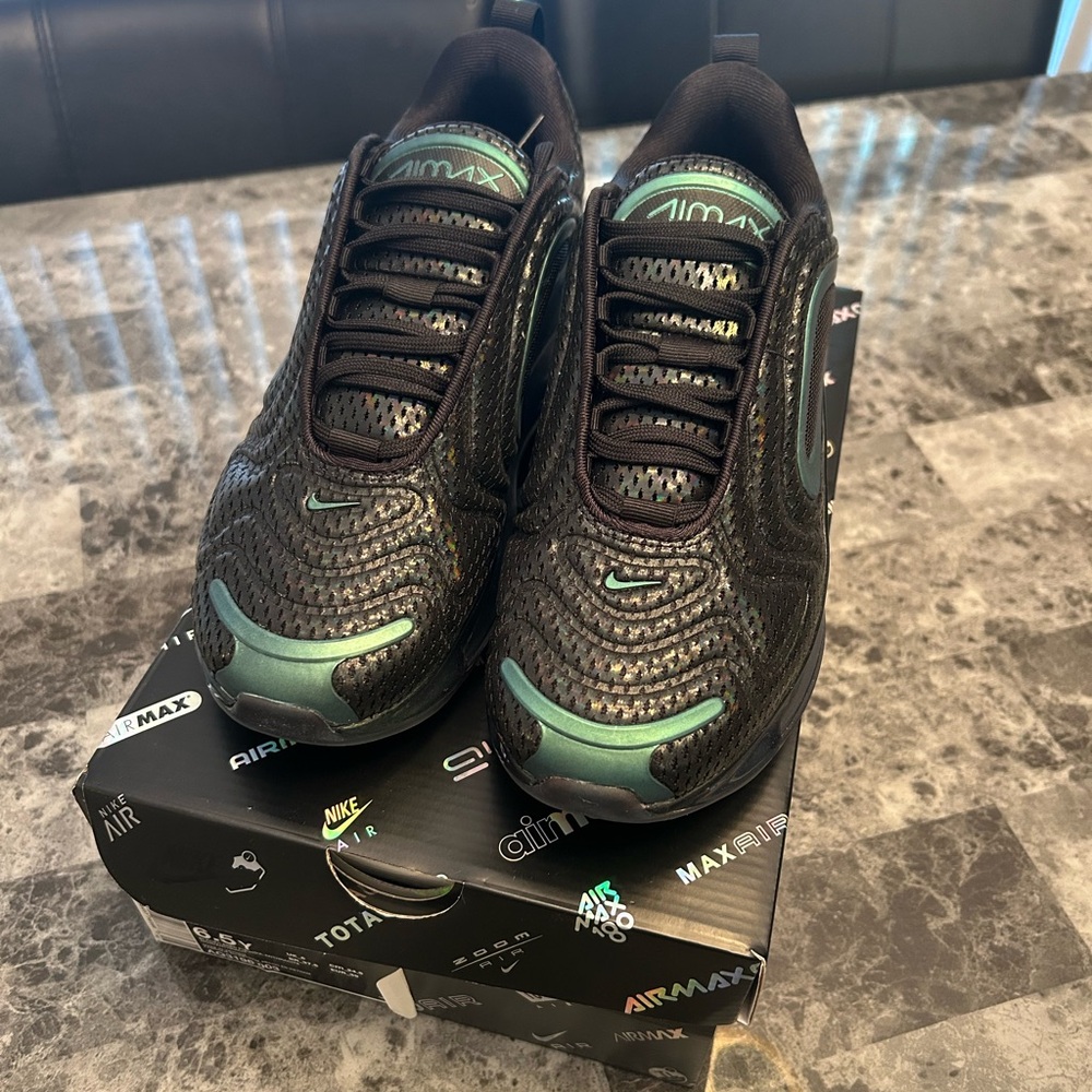 Nike Black and Green Sneakers with Air Max Comfort 720  (Big Kids)